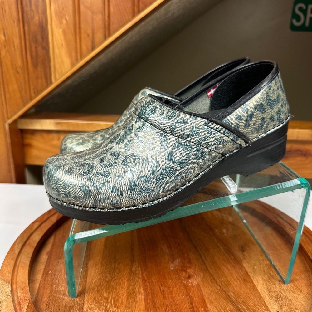 Sanita Professional Blue Leopard Print Leather Clogs Womens 39 EU 8.5-9 US